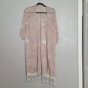 ⚠️DONATING SOON‼️Open Front Pink & White Paisley Fringe Cover-up Kimono